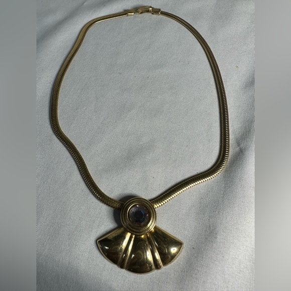 Vintage goldtone necklace with purple stone - Picture 6 of 7